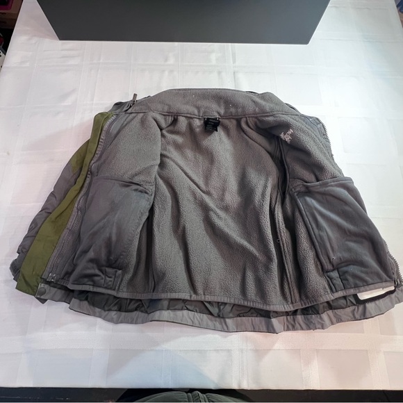 The North Face HyVent 2 in 1 Green & Gray Jacket - Picture 3 of 10